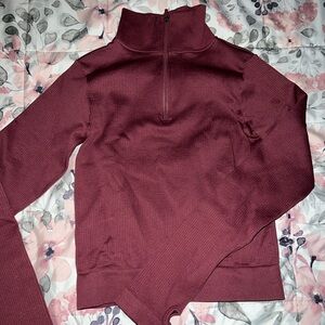 Medium Women’s Burgundy quarter zip long sleeve top with thumb holes